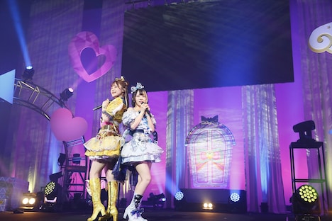 左から五十嵐じゅりあ役の土屋李央、六堂える役の川口莉奈