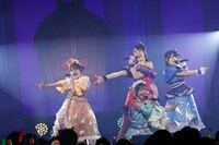 左から四之宮リンリン役の和多田美咲、一条寺サクラ役の日比優理香、三ツ葉アイリ役の徳井青空、二階堂タマキ役の鈴木杏奈