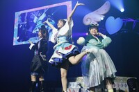 左からきゃろん役の吉河順央、みゃむ役の小池理子、チムム役の引坂理絵