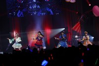 左から三ツ葉アイリ役の徳井青空
、一条寺サクラ役の日比優理香、二階堂タマキ役の鈴木杏奈、四之宮リンリン役の和多田美咲