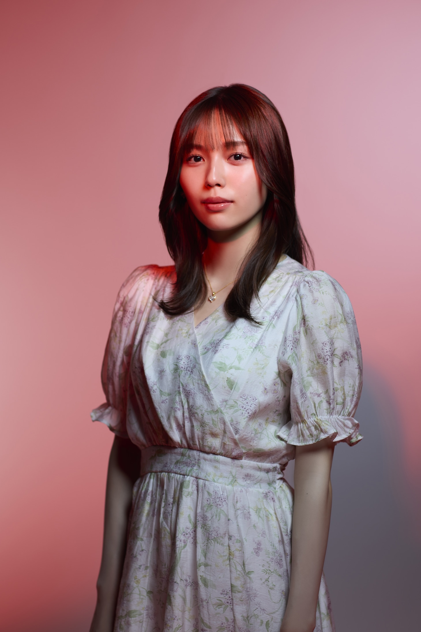 秋田汐梨扮する宮田愛子