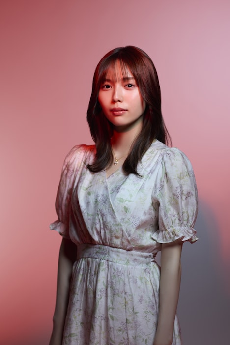 秋田汐梨扮する宮田愛子