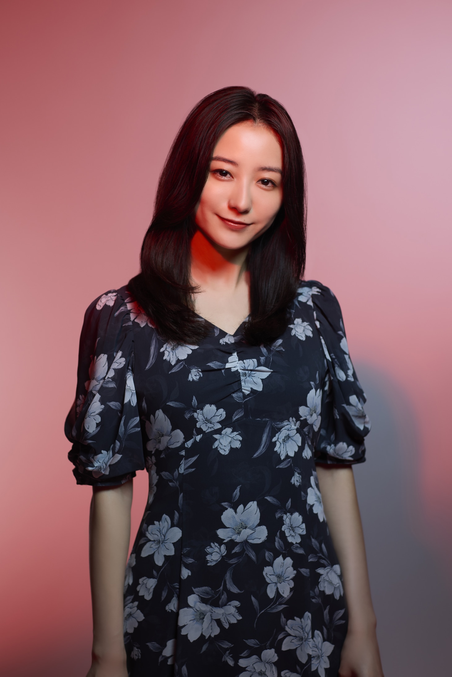 高田里穂扮する宮田紗栄子