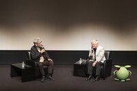 対談の様子。左から庵野秀明、安彦良和（撮影：松田嵩範）