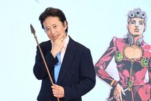 “スタンドの矢”を持つ荒木飛呂彦