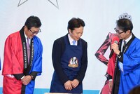 鏡開きの様子。