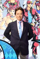 「THE★JOJO WORLD」で撮影に応じる荒木飛呂彦