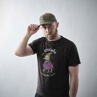 Tシャツ、キャップ着用イメージ1