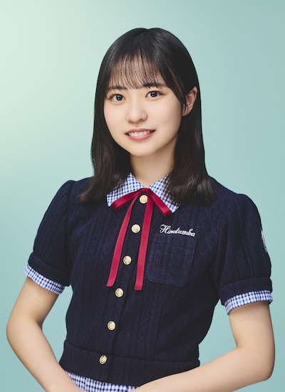 正源司陽子。2025年5月発売の14thシングル「Love yourself!」ソロアーティスト写真。