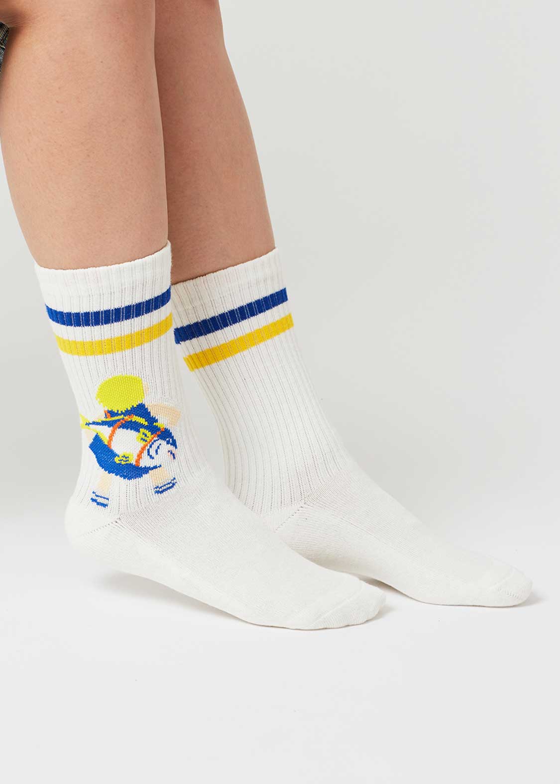 「生涯の友｜ロングソックス」 (c)MAKOTO RAIKU