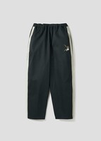 「バルカン300｜ルーズフィットサイドラインパンツ」 (c)MAKOTO RAIKU