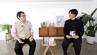 第1回の動画に出演した東京大学教授・本郷和人氏（左）とMC（右）