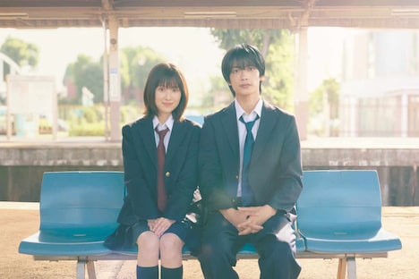 連続ドラマW-30「ストロボ・エッジ Season1」左から福本莉子演じる木下仁菜子、高橋恭平演じる一ノ瀬蓮