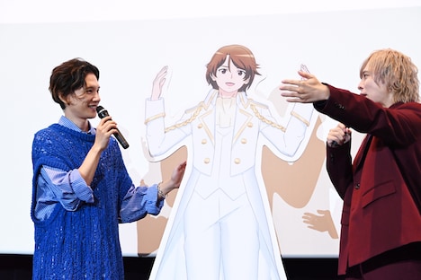 ショウのパネルを囲むKENNと岡本信彦