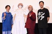 左からKENN、ショウのパネル、岡本信彦、菱田正和総監督