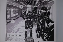 地下1階に掲示された安田剛士による描き下ろしマンガ