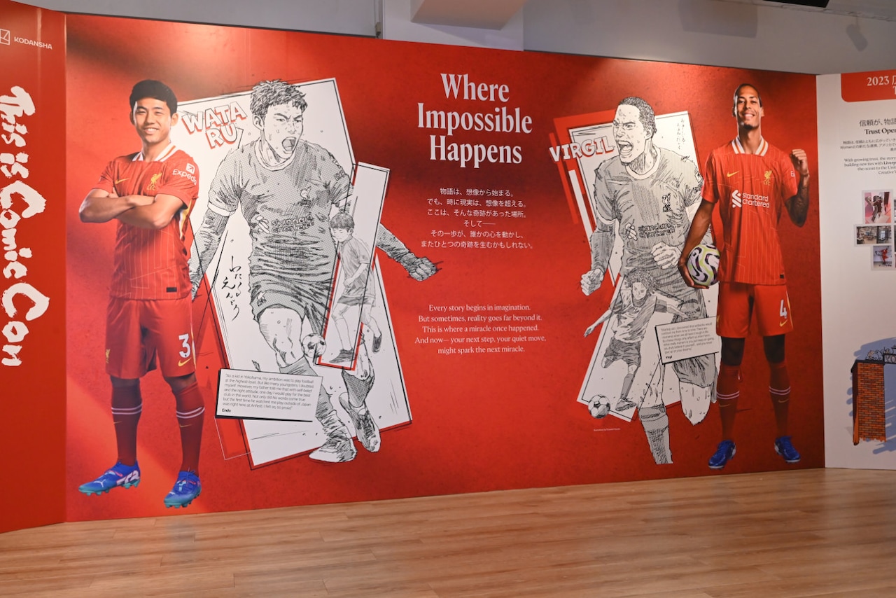 「Where Impossible Happens 展」で展示されている遠藤航選手、ファンダイク選手の写真とイラスト