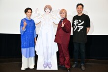左からKENN、ショウのパネル、岡本信彦、菱田正和総監督