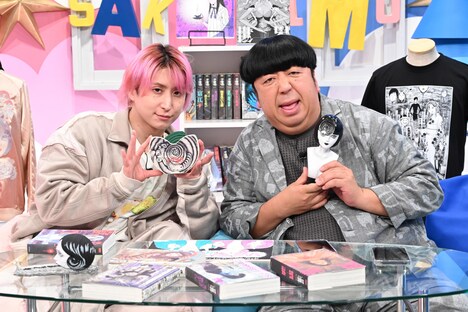 「サクサクヒムヒム ☆推しの降る夜☆」より、左から佐久間大介と日村勇紀