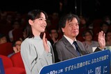 左からのん、片渕須直監督