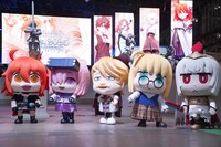 左から女主人公、マシュ、ゴルドルフ、セイバー、アルテラの着ぐるみ