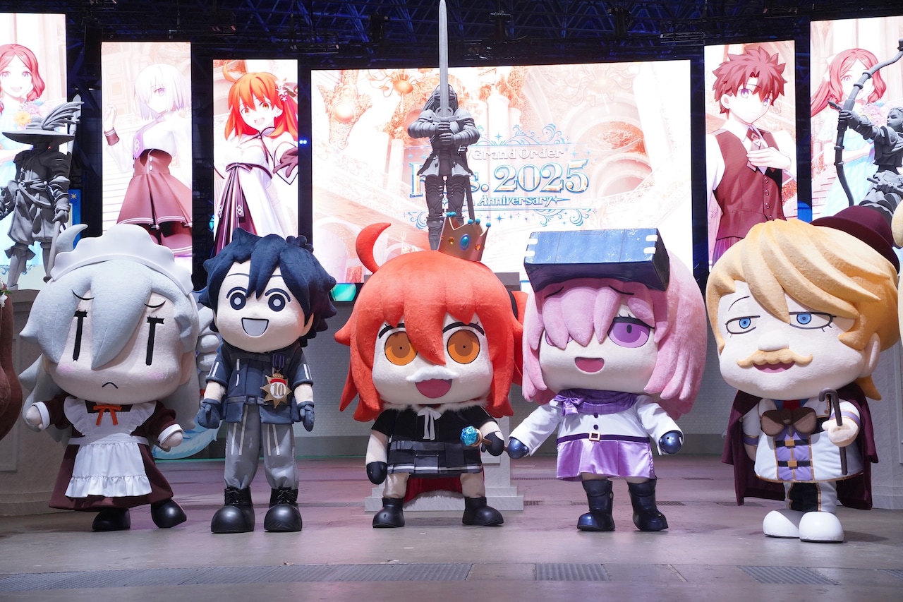 左からオルガマリー、藤丸立夏、女主人公、マシュ、ゴルドルフの着ぐるみ
