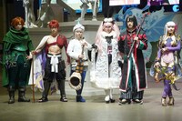 公式コスプレイヤーたち。左から
はやちん扮するロビンフッド、KANAME☆扮する千子村正、はぴるん扮するネモ、うさぉ扮する光のコヤンスカヤ、霜月扮する太公望、火将ロシエル扮するカーマ