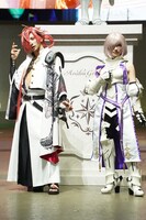 公式コスプレイヤーたち。左から峯田大夢扮する高杉晋作 、ゆう扮するマシュ・キリエライト（パラディーン）