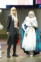 公式コスプレイヤーたち。左から卡西扮するテスカトリポカ 、旺旺扮するオベロン