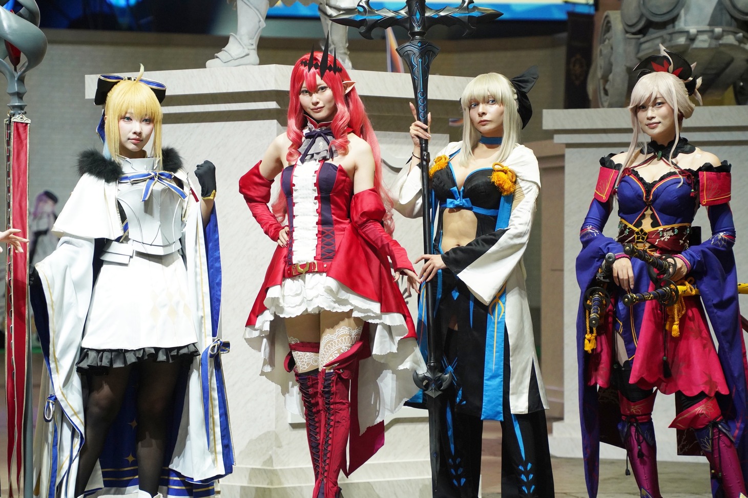 公式コスプレイヤーたち。左から宫本樱扮する救世主トネリコ、ふつれ扮するパーヴァン・シー、くろは扮するモルガン、まおと扮する宮本武蔵