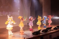 ライブコーナーより「おジャ魔女でBAN2」のパフォーマンス