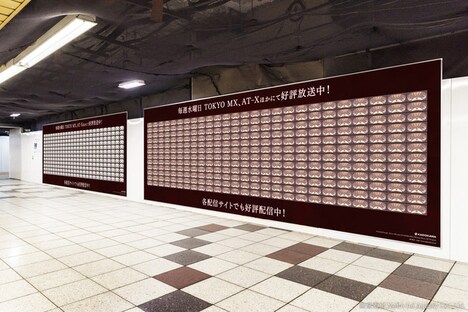 新宿駅メトロプロムナードに掲出されている、TVアニメ「『盾の勇者の成り上がり』Season4」のピールオフ広告