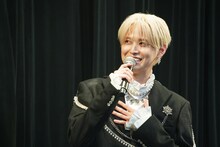 主題歌「巡星」を歌唱後の白岩瑠姫