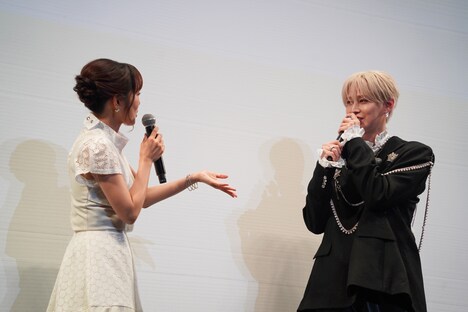 日笠陽子と白岩瑠姫（JO1）。