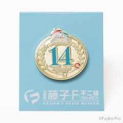 藤子・Fミュージアム開館14周年、記念ピンズなどのグッズ登場 ロゴ 
