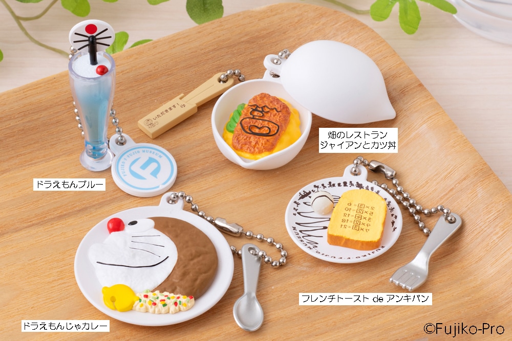 藤子・Fミュージアム開館14周年、記念ピンズなどのグッズ登場