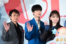 左から青木康浩監督、梅原裕一郎、山田杏奈