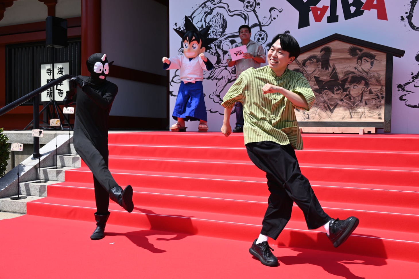 黒鬼ダンサーとかみちぃによるダンスも披露
