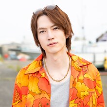 和田雅成演じる片岡錦司。片岡は桐井組の若頭。つかみどころが無く柔和な雰囲気を持つが、残忍な一面もありヤクザとしてはプロ。男らしく、情に厚い人たらし。(c)2025「あなたを殺す旅」製作委員会