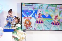 「ひみつのアイプリ」をプレイする吉川ひより