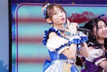 「シンデレラのラララ♡」の振付をレクチャーする辻野かなみ