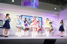 「シンデレラのラララ♡」を披露する超ときめき♡宣伝部、藤寺美徳、平塚紗依