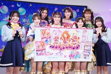 「ひみつのアイプリ」発表会にて。前段左から藤寺美徳、辻野かなみ、坂井仁香、菅田愛貴、平塚紗依、後段左から杏ジュリア、小泉遥香、吉川ひより