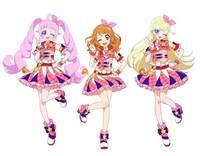 「ひみつのアイプリ」より、ひまり（左）、あかり（中央）、みつき（右）