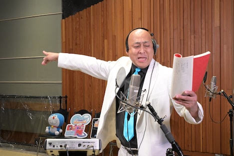 アフレコ中の錦鯉・長谷川