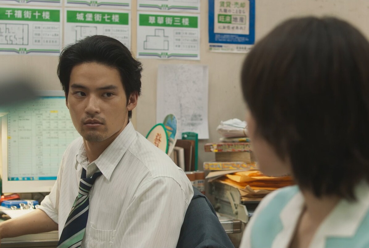 映画「九龍ジェネリックロマンス」令子が工藤に「私を見てください」と迫る本編映像