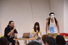 「『うしろの正面カムイさん』トークショー！」より、左から担当編集の成田卓哉氏、作画担当のコノシロしんこ、原作者のえろき