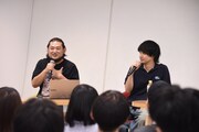 「緊急会談！『ウラ漫』の未来！」より、左からマンガワン編集部の成田卓哉氏、千代田修平氏