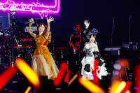 水樹奈々＆LiSAが「Pray」「Rising Hope」をコラボ歌唱、「アニサマ」3日目トップで