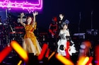 水樹奈々&LiSAが「Pray」「Rising Hope」をコラボ歌唱、「アニサマ」3日目トップで